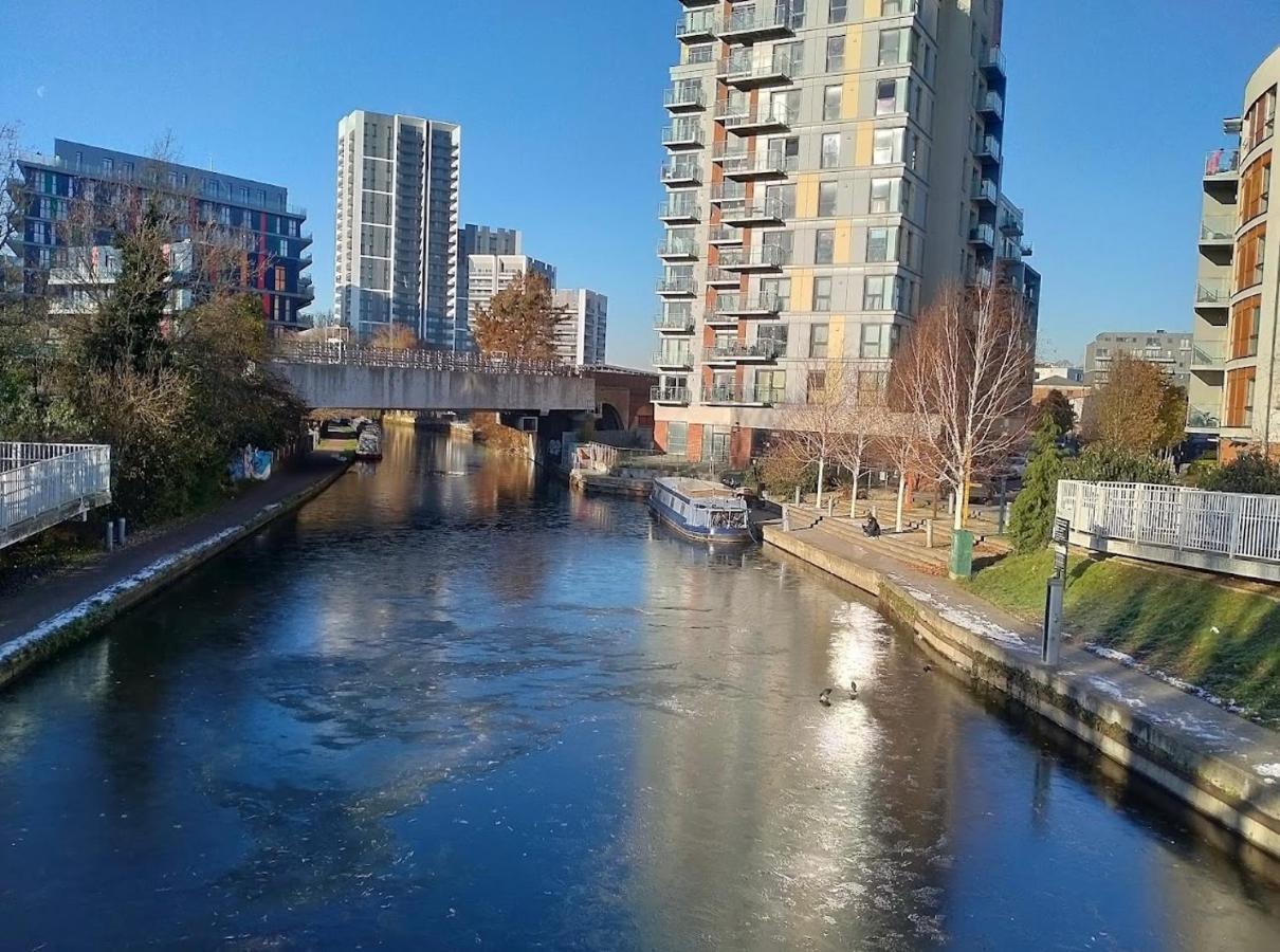 Lovely Luxury 1-Bed Apartment In Wembley Londres Exterior foto