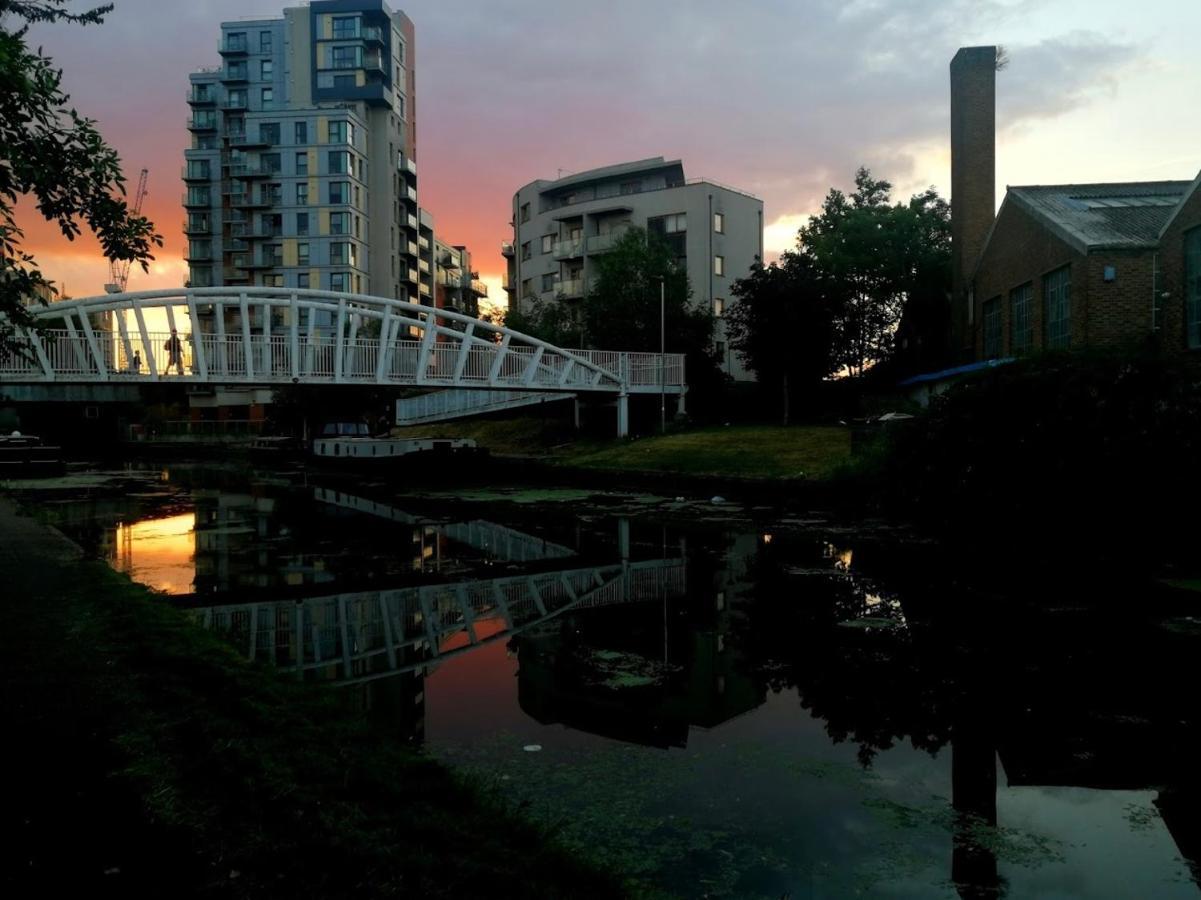 Lovely Luxury 1-Bed Apartment In Wembley Londres Exterior foto